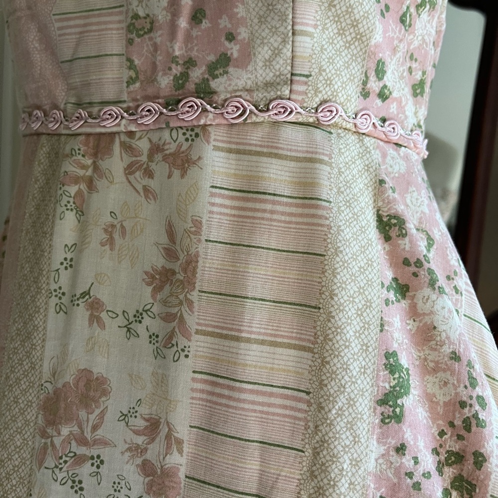 Adorable strapless summer dress